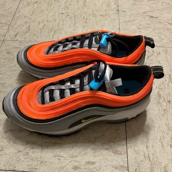 Orange and silver Nike shoes - Picture 2 of 4